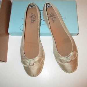 Life stride women’s 10 Med  Riddle Beige silk